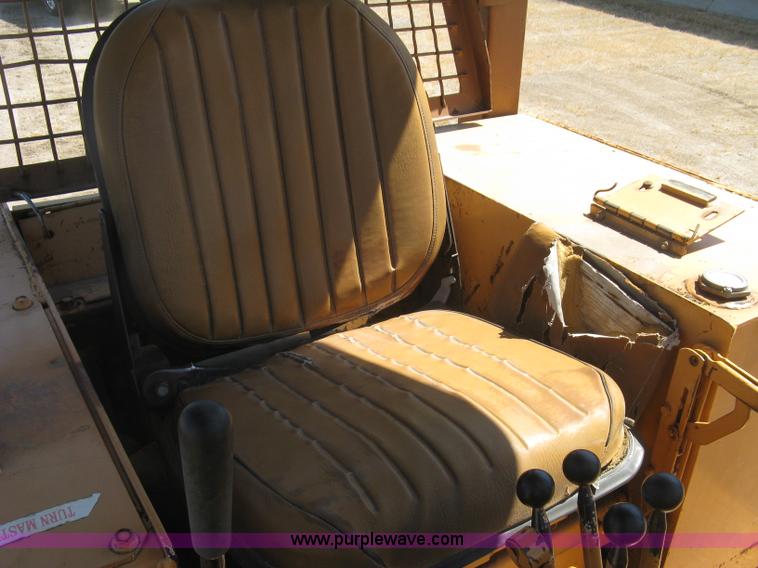 image for item E7899 1983 Case 1155D dozer