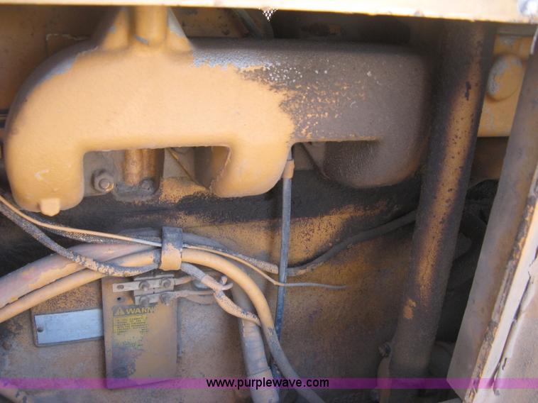 image for item E7899 1983 Case 1155D dozer