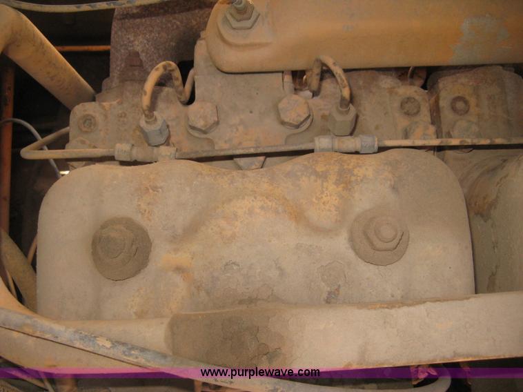 image for item E7899 1983 Case 1155D dozer