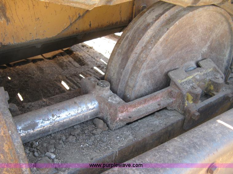 image for item E7899 1983 Case 1155D dozer