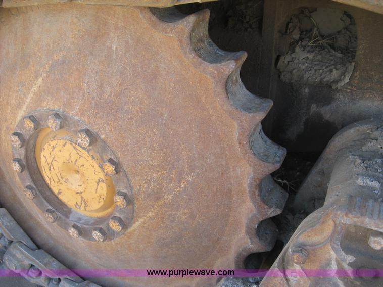 image for item E7899 1983 Case 1155D dozer