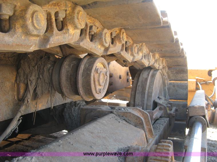 image for item E7899 1983 Case 1155D dozer