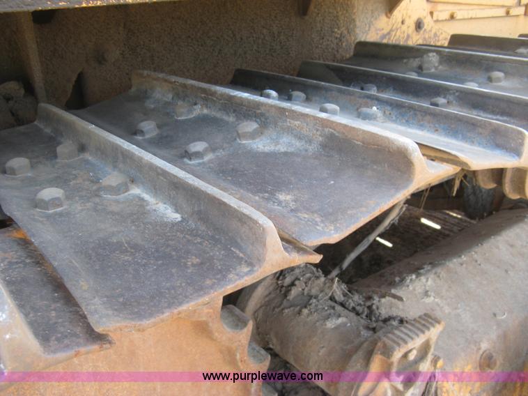 image for item E7899 1983 Case 1155D dozer