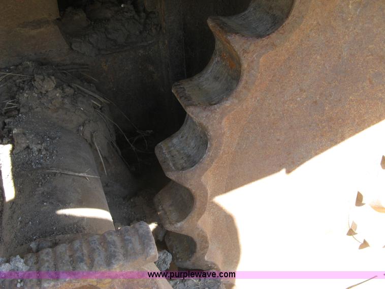 image for item E7899 1983 Case 1155D dozer