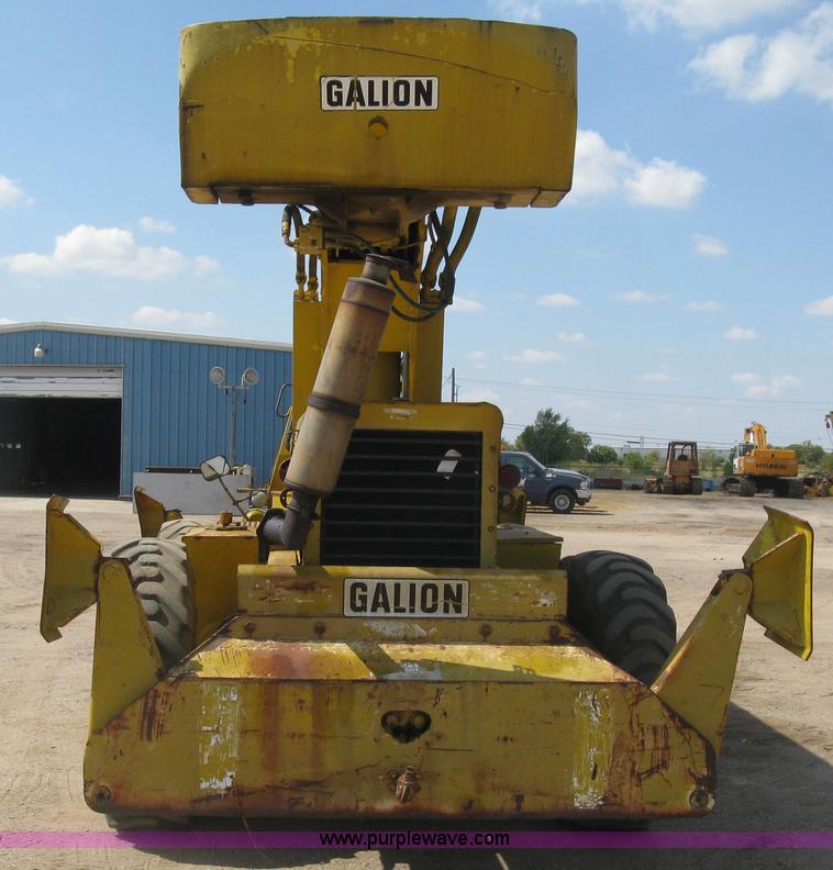 image for item E7900 1984 Galion 125 crane