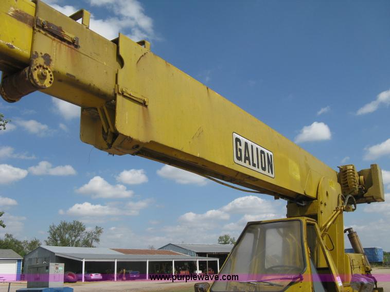 image for item E7900 1984 Galion 125 crane
