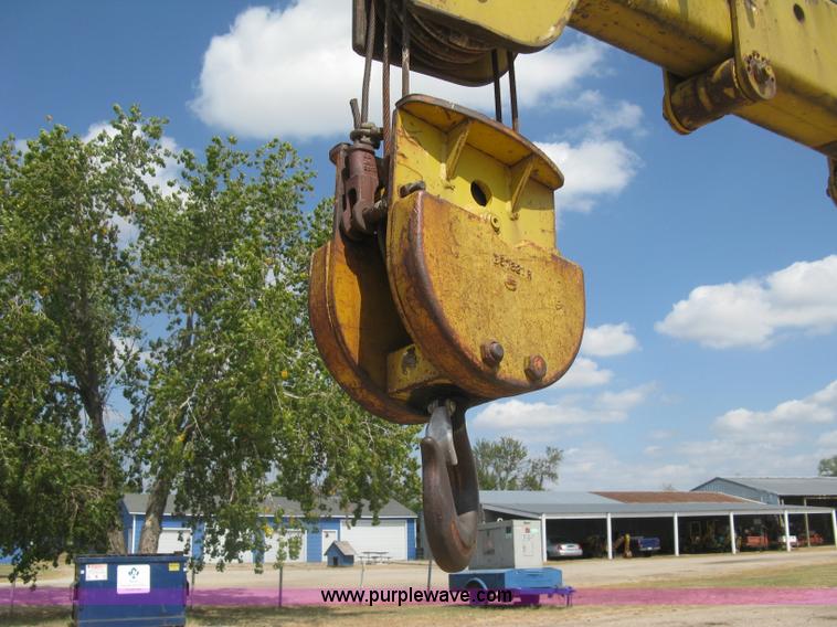 image for item E7900 1984 Galion 125 crane