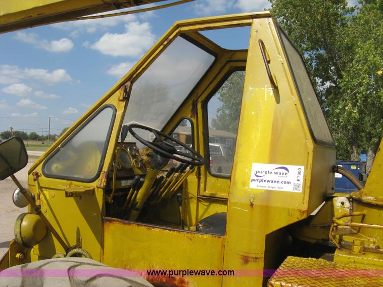 image for item E7900 1984 Galion 125 crane