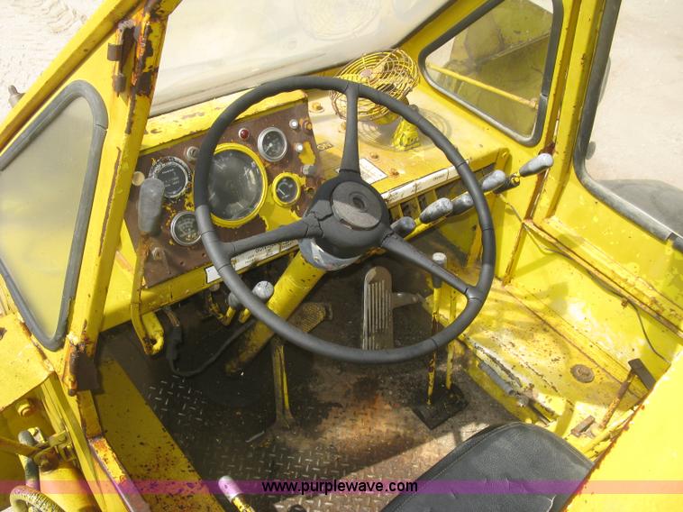 image for item E7900 1984 Galion 125 crane