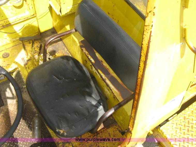 image for item E7900 1984 Galion 125 crane