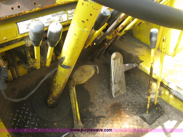 image for item E7900 1984 Galion 125 crane