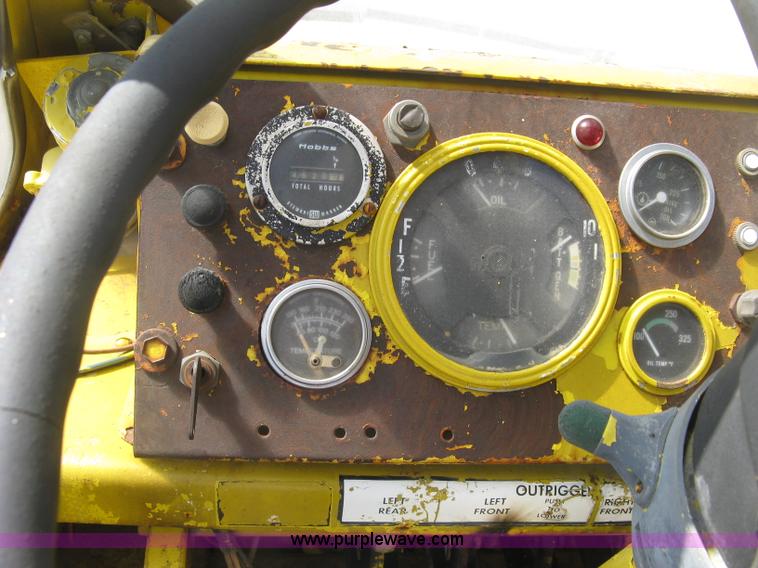 image for item E7900 1984 Galion 125 crane