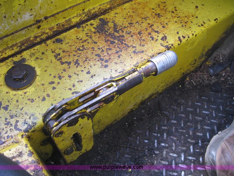 image for item E7900 1984 Galion 125 crane