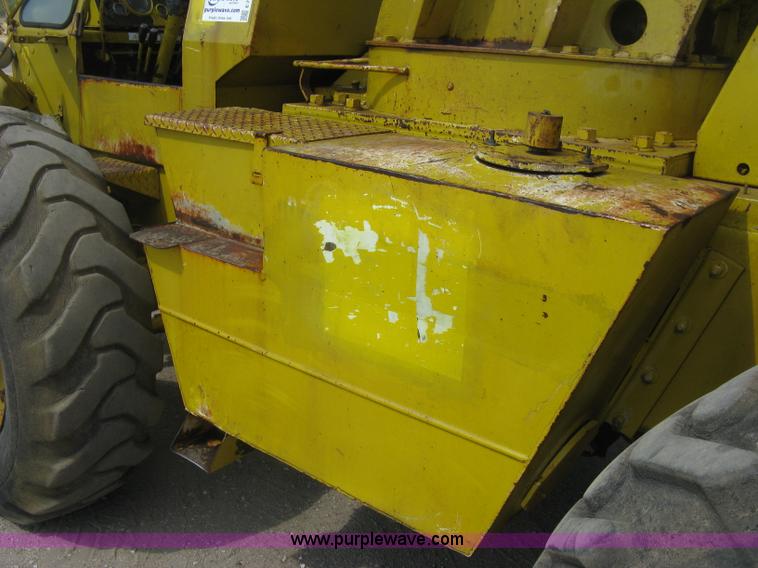 image for item E7900 1984 Galion 125 crane