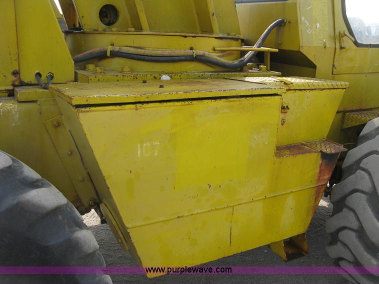 image for item E7900 1984 Galion 125 crane