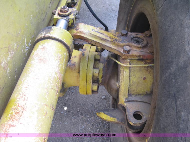 image for item E7900 1984 Galion 125 crane