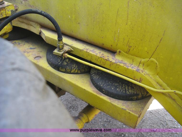 image for item E7900 1984 Galion 125 crane