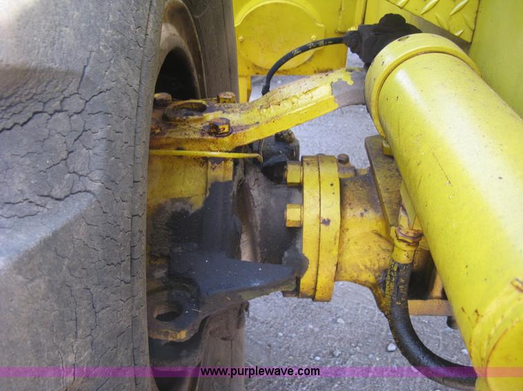 image for item E7900 1984 Galion 125 crane