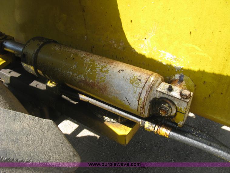 image for item E7900 1984 Galion 125 crane