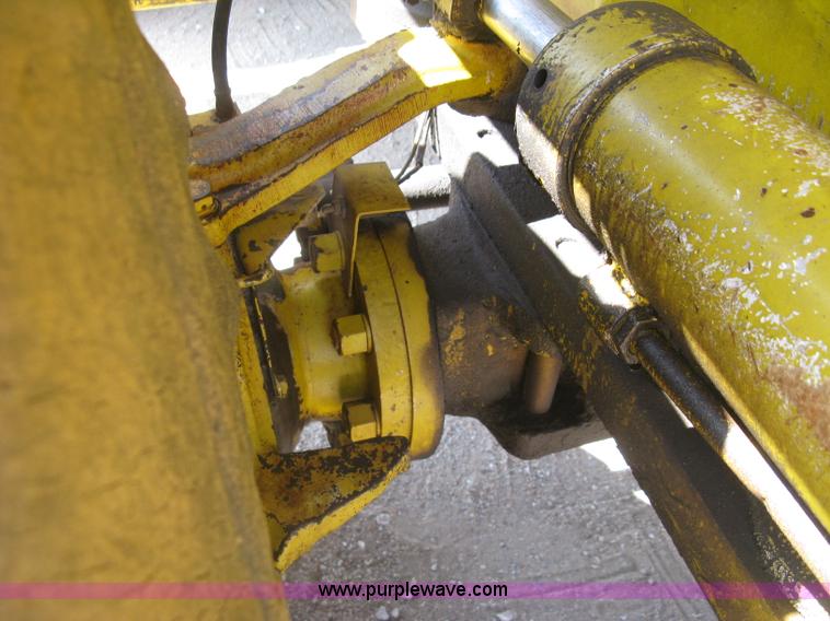 image for item E7900 1984 Galion 125 crane