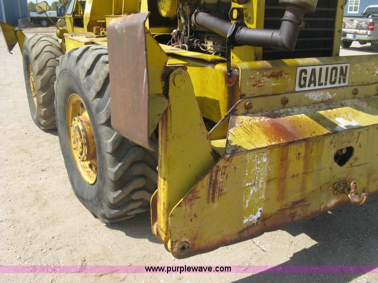 image for item E7900 1984 Galion 125 crane