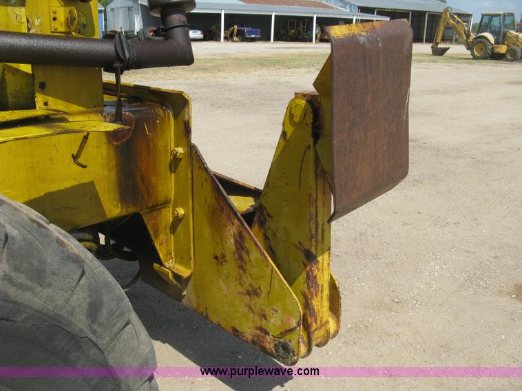 image for item E7900 1984 Galion 125 crane