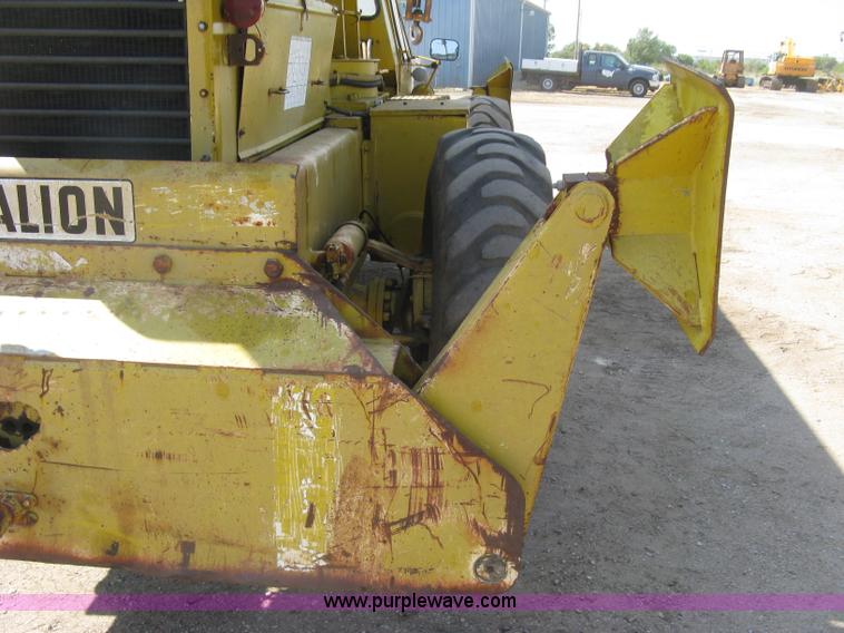 image for item E7900 1984 Galion 125 crane