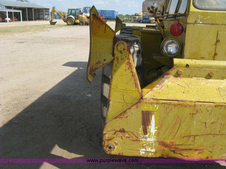 image for item E7900 1984 Galion 125 crane