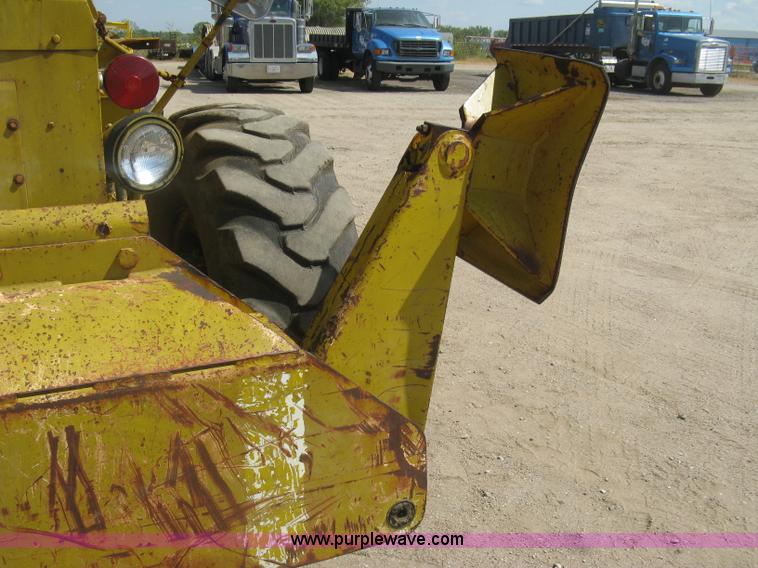 image for item E7900 1984 Galion 125 crane