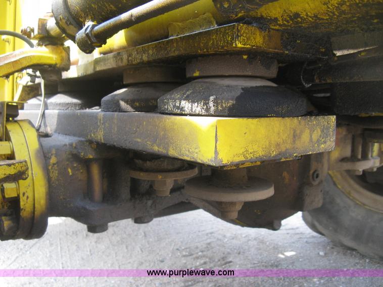 image for item E7900 1984 Galion 125 crane