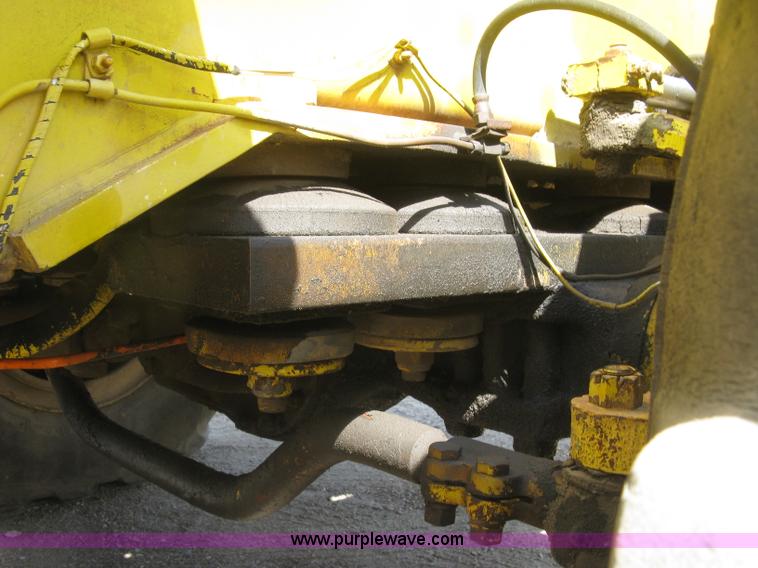 image for item E7900 1984 Galion 125 crane