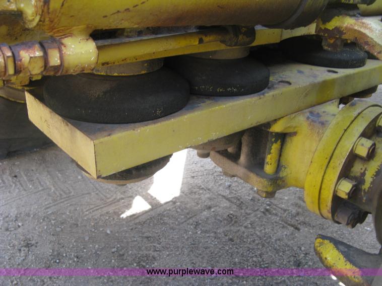 image for item E7900 1984 Galion 125 crane