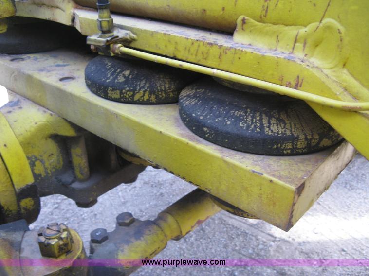 image for item E7900 1984 Galion 125 crane