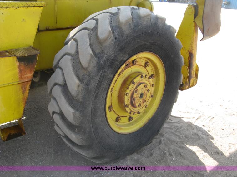 image for item E7900 1984 Galion 125 crane