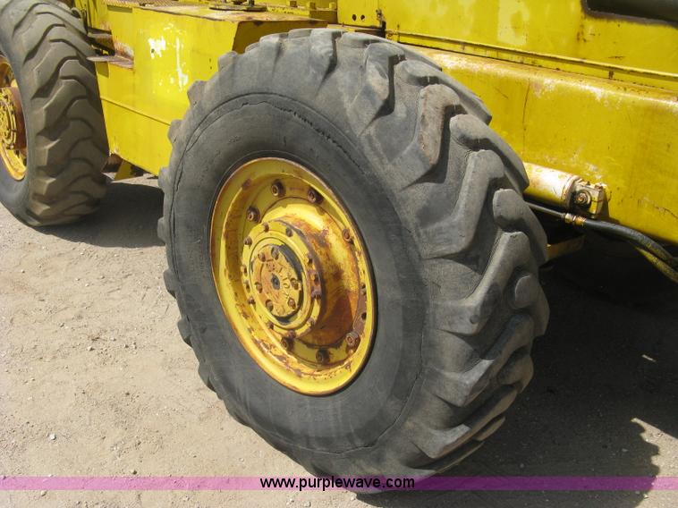 image for item E7900 1984 Galion 125 crane