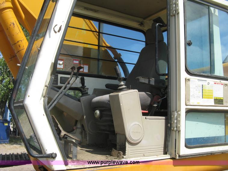 image for item E7901 1994 Hyundai Robex 290LC excavator