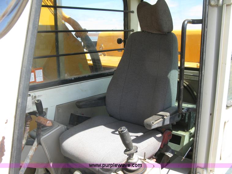 image for item E7901 1994 Hyundai Robex 290LC excavator