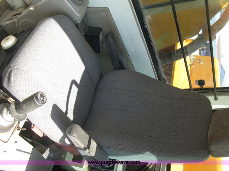 image for item E7901 1994 Hyundai Robex 290LC excavator