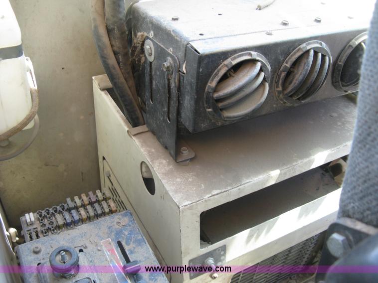 image for item E7901 1994 Hyundai Robex 290LC excavator