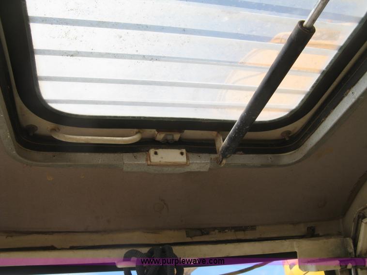 image for item E7901 1994 Hyundai Robex 290LC excavator