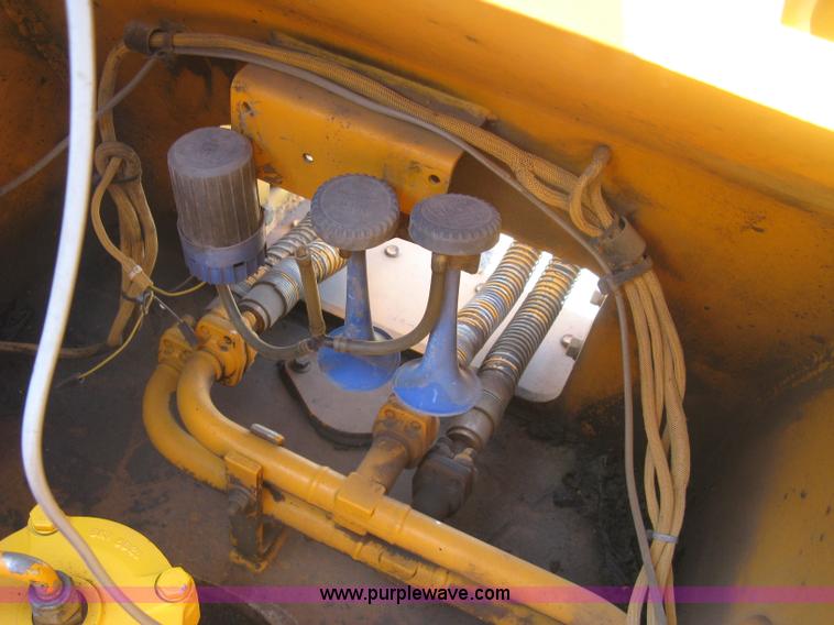 image for item E7901 1994 Hyundai Robex 290LC excavator