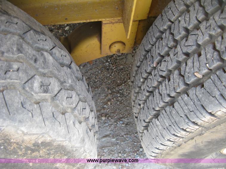 image for item E7903 1996 Vermeer D7X11A Navigator directional drill