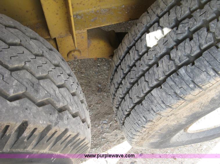 image for item E7903 1996 Vermeer D7X11A Navigator directional drill