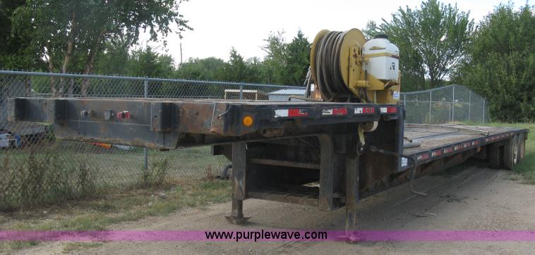 image for item E7906 2001 Fontaine step deck trailer
