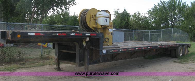 image for item E7906 2001 Fontaine step deck trailer