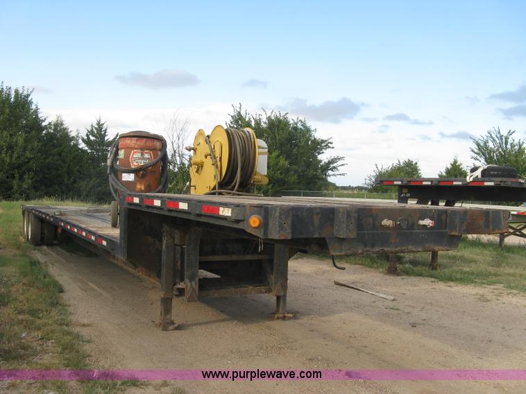 image for item E7906 2001 Fontaine step deck trailer