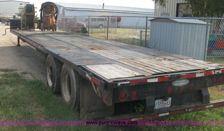 image for item E7906 2001 Fontaine step deck trailer