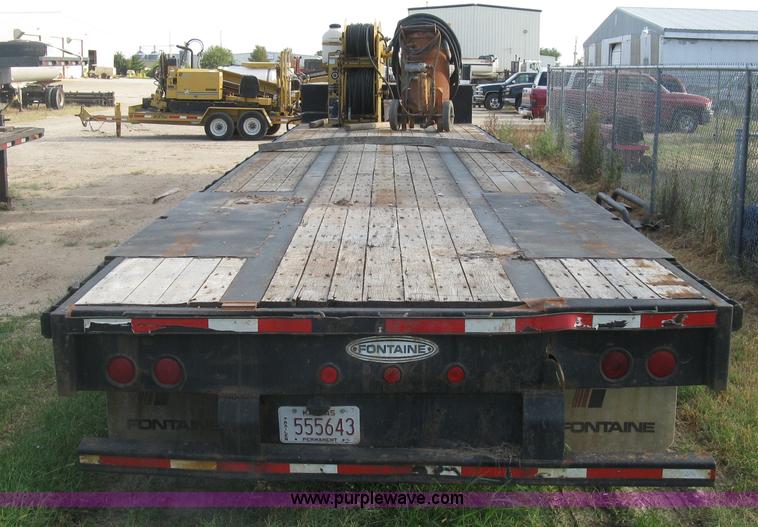 image for item E7906 2001 Fontaine step deck trailer