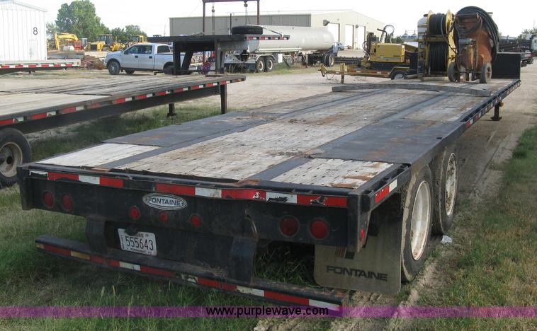 image for item E7906 2001 Fontaine step deck trailer