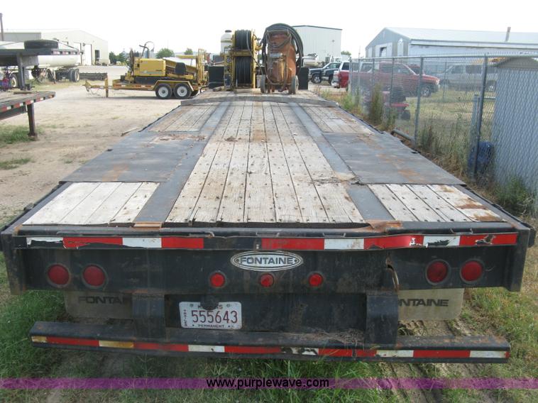 image for item E7906 2001 Fontaine step deck trailer
